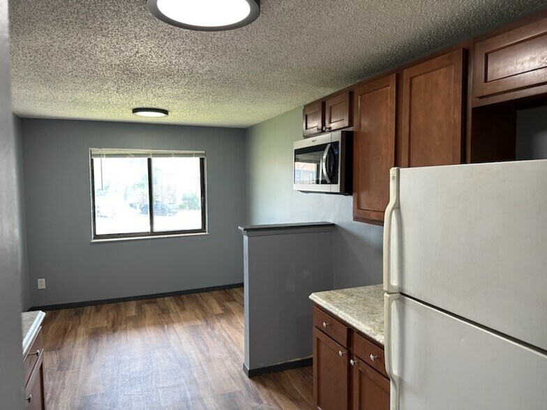 Building Photo - 3903 Mack Rd