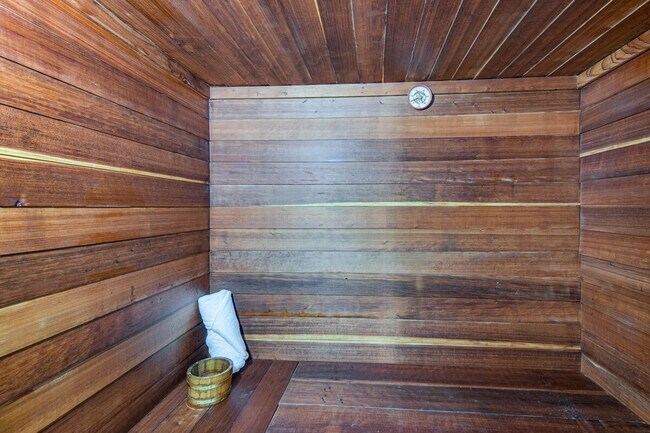 Building Photo - 28548 Park Ave