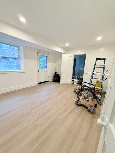 Building Photo - 1726 Beacon St