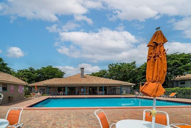 Building Photo - 9900 Pineapple Tree Dr