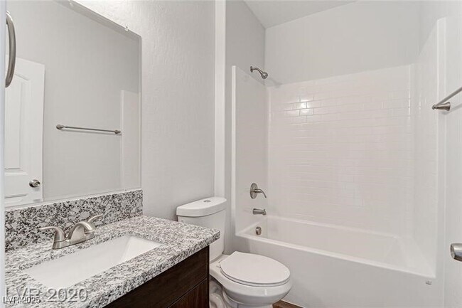 Building Photo - 1420 Ogallala St