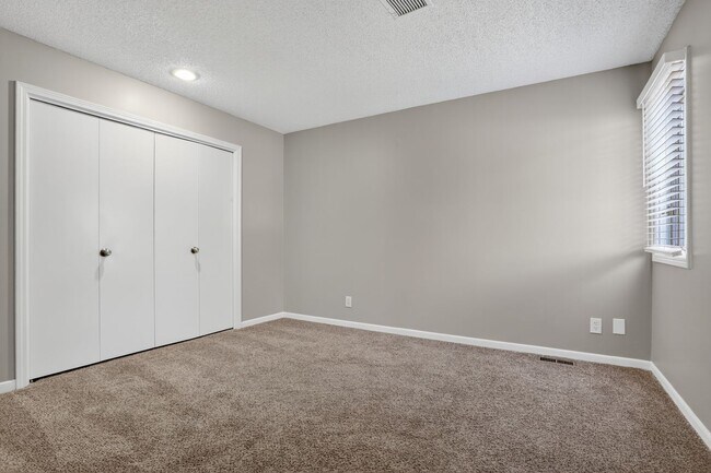 Building Photo - Your Beautifully Remodeled 3BR/2.5BA Townh...