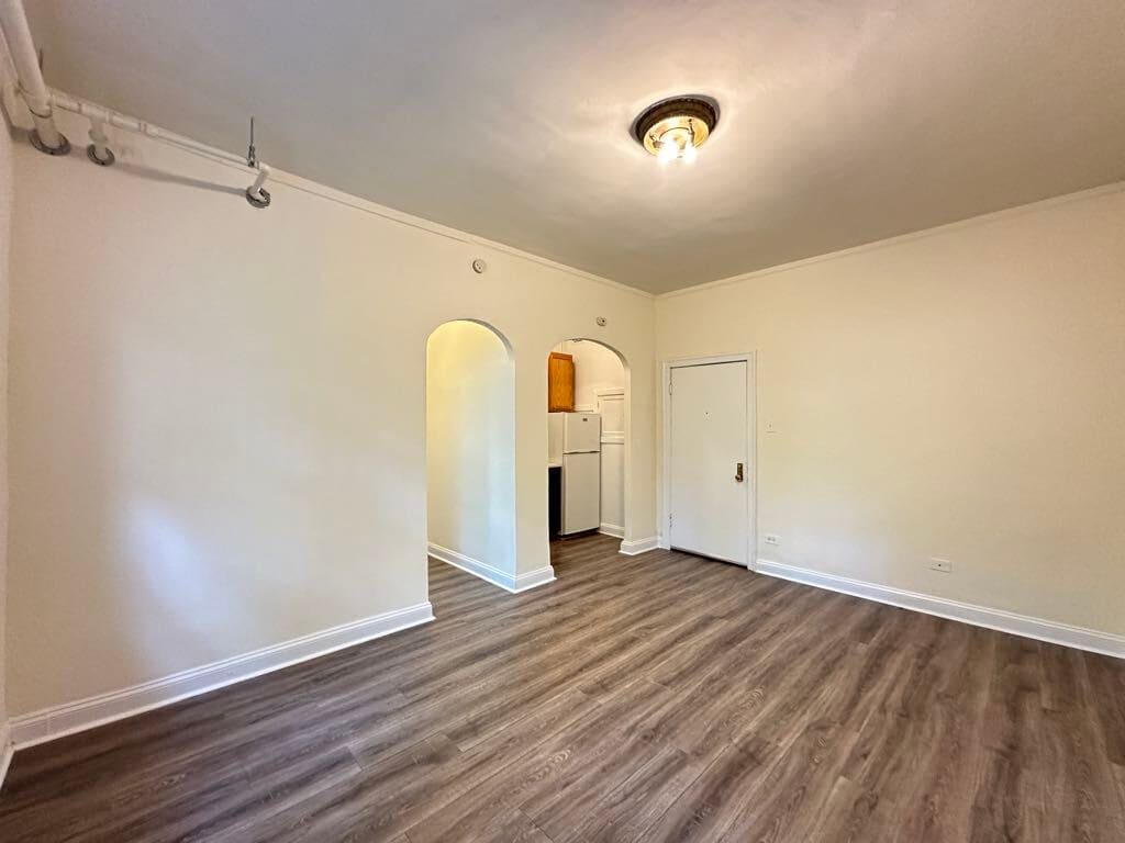 Building Photo - 2536 N Sawyer Ave