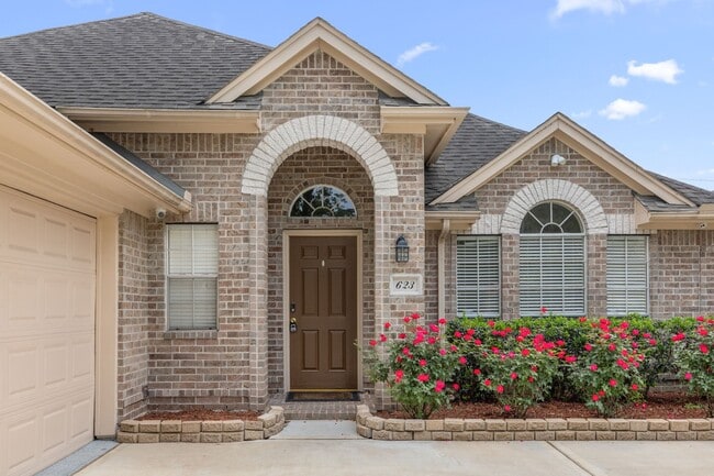 Building Photo - 623 S Marathon Way