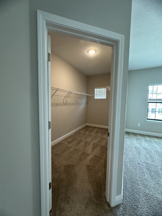 Building Photo - Stylish 3-Bedroom Townhouse with 2.5 Baths...