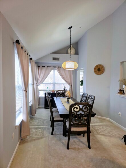 Living room - 5908 Founders Hill Dr