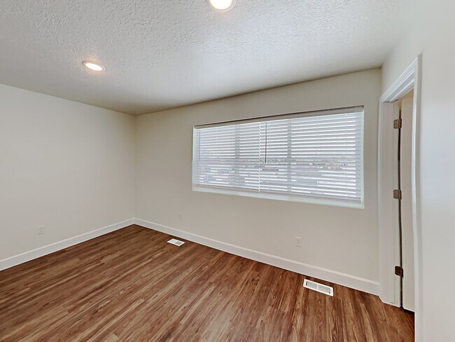 Building Photo - 1389 E Perelle Lane