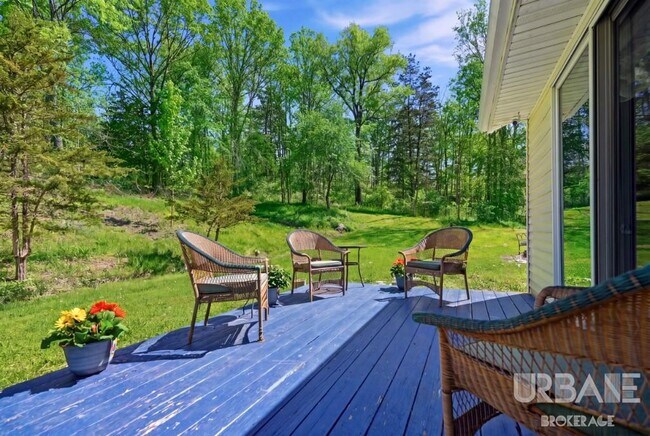 Building Photo - Stunning Mid Century American Ranch