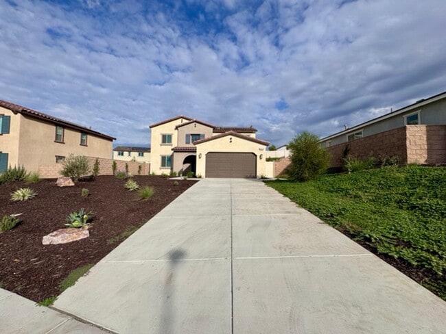 Building Photo - Spacious 4 Bedroom Home for Lease in Winch...