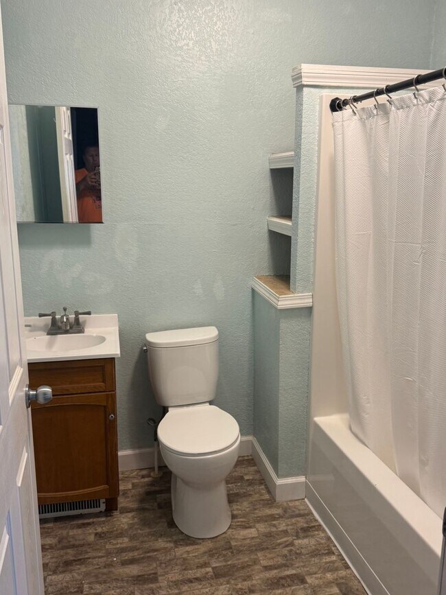 Building Photo - 207 Yetley St