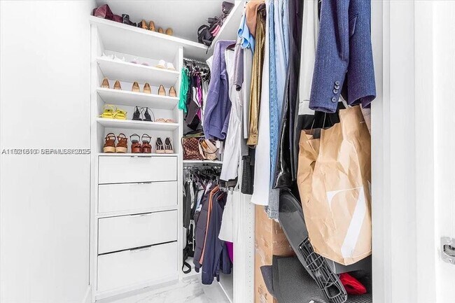 Building Photo - 650 NE 32nd St