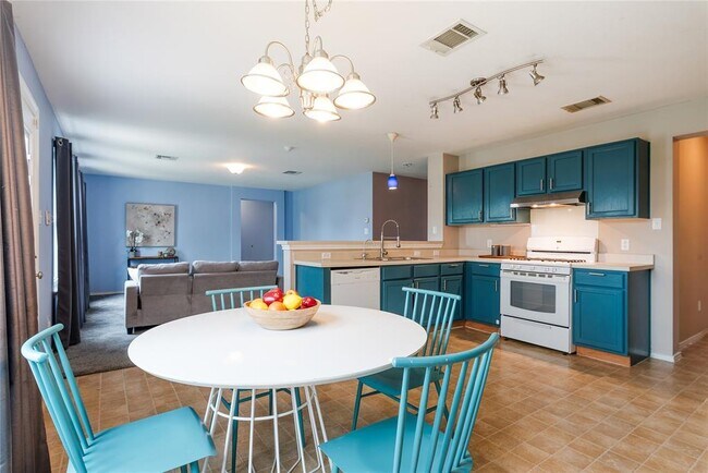 Building Photo - 1329 Amberwood Loop