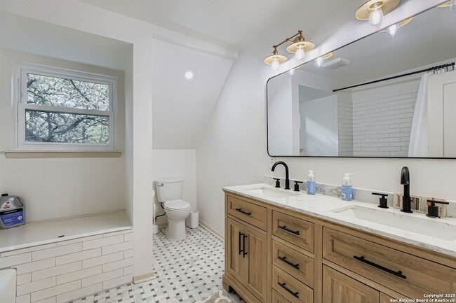 Building Photo - 146 Canyon Oaks Dr