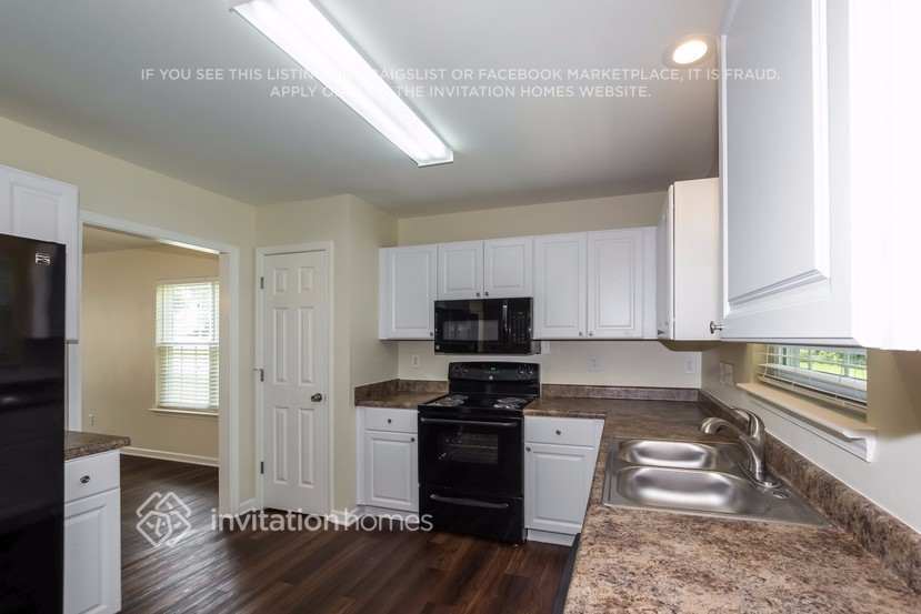 Building Photo - 5219 Grass Ridge Dr
