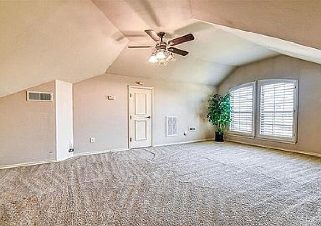 Building Photo - Gated Community! No Lawn Care!! Beautiful ...