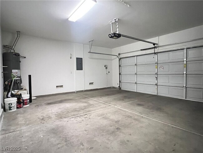 Building Photo - 10524 Isola Bella St