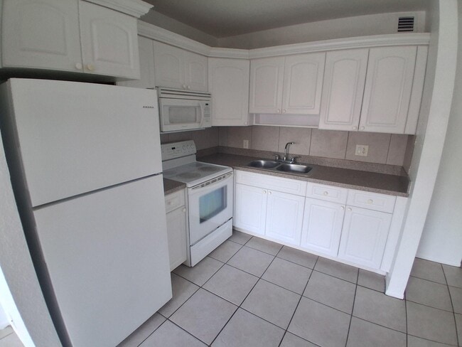 Building Photo - 6289 Lear Dr