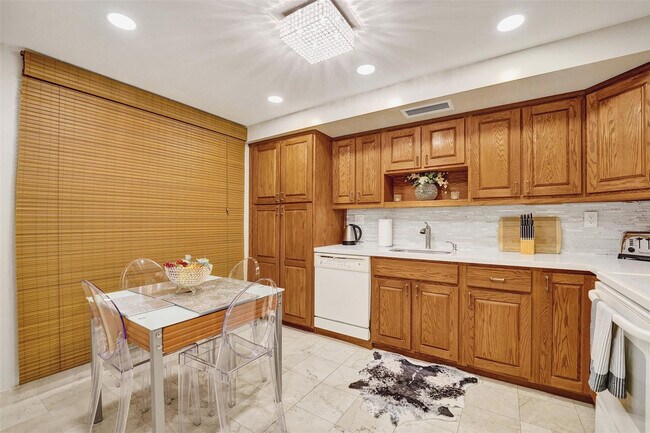 Building Photo - 1600 S Ocean Dr