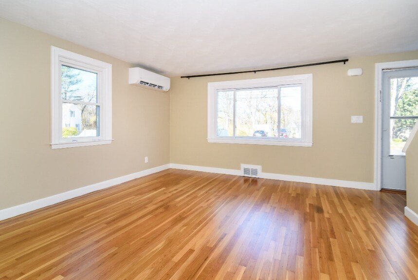 Building Photo - 7 Ferndale Rd