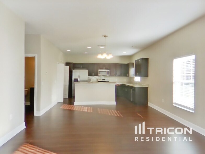 Building Photo - 2304 Whitley Ln