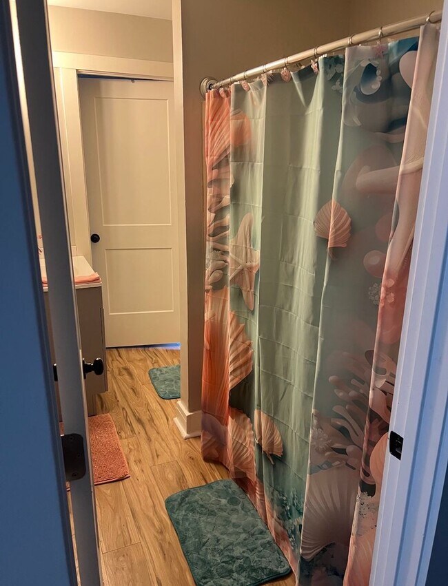 Building Photo - 1917 W Madison St