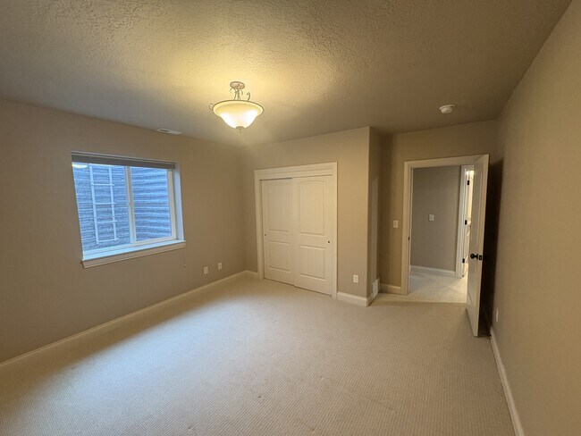 Building Photo - 431 N Fairway Dr