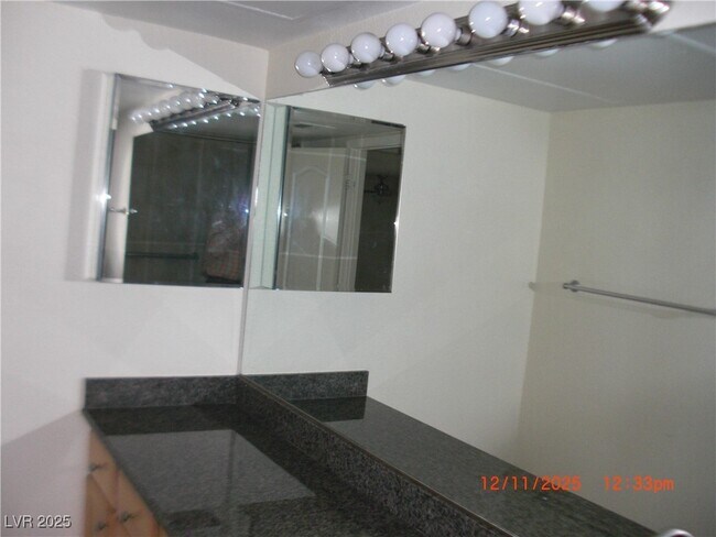 Building Photo - 793 Oakmont Ave