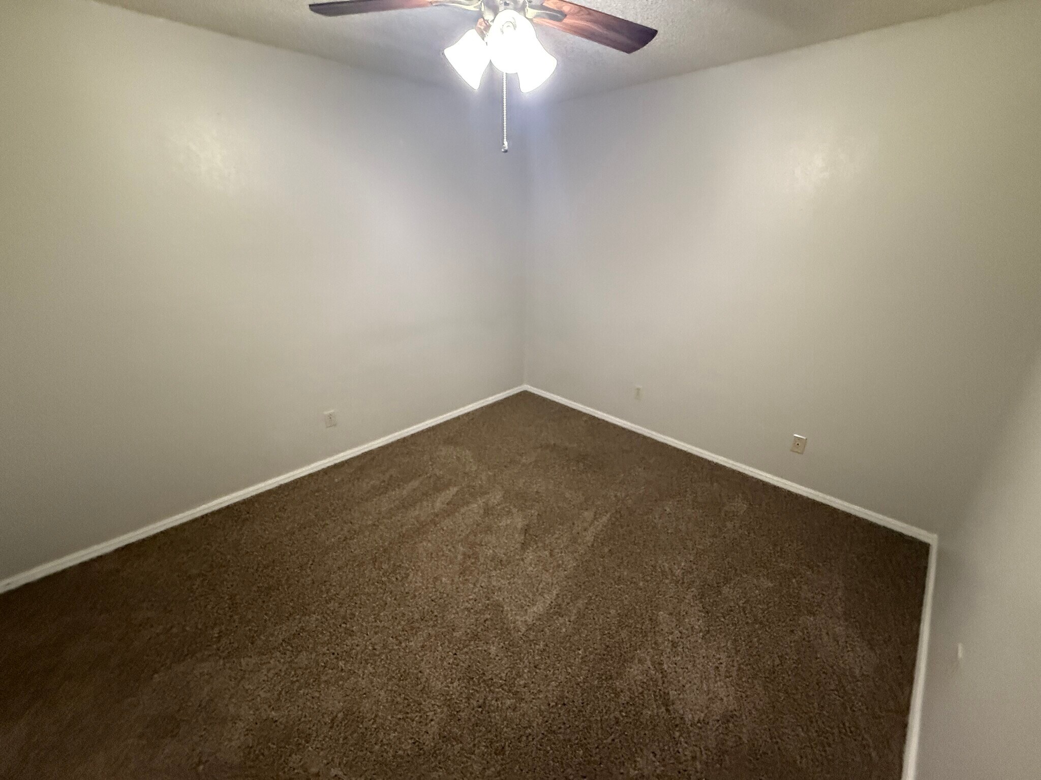 Building Photo - 828 Hardy Springs Cir