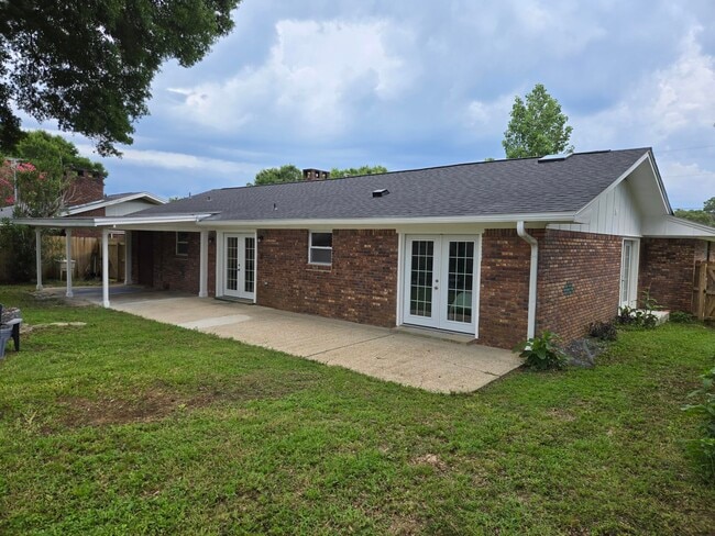 Building Photo - 726 Clark Dr