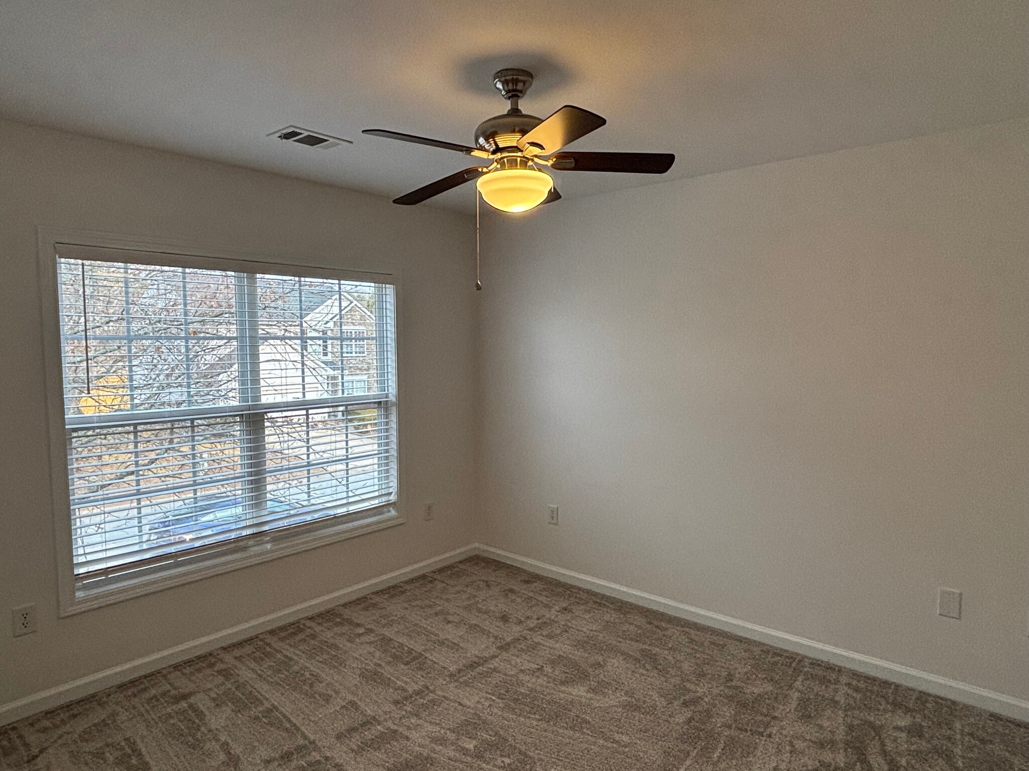 Building Photo - 27 Farm Brook Way