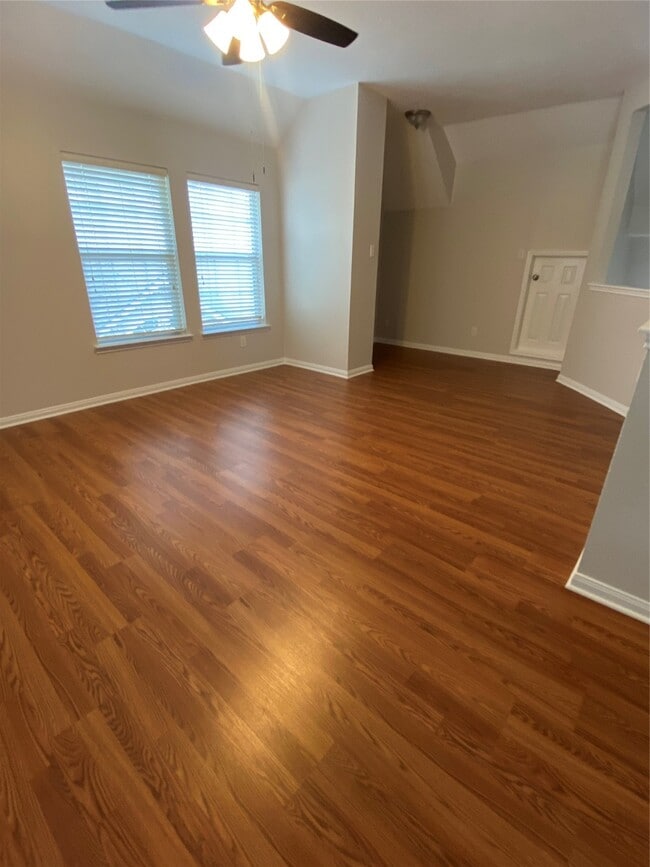 Building Photo - 2111 Emerald Cove Dr
