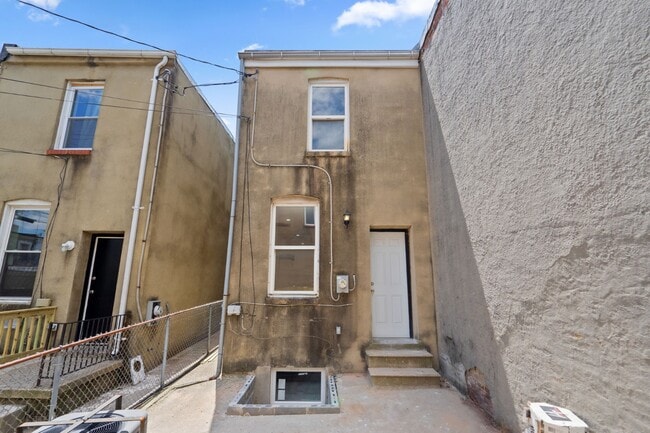 Building Photo - 2524 E Fayette St