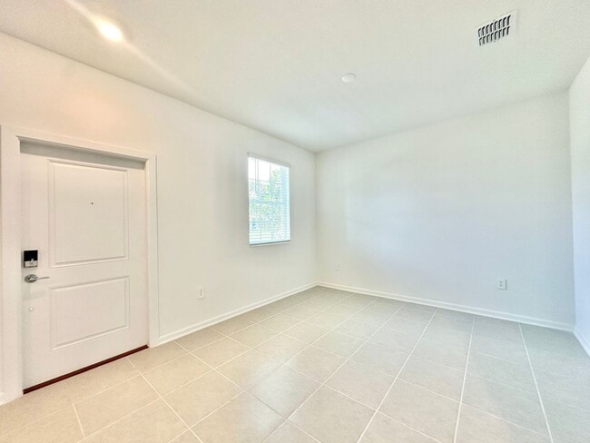 Building Photo - Modern Comfort Meets Community Living in K...