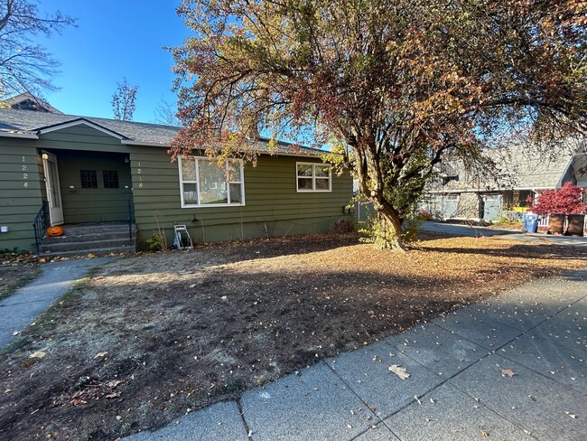 Primary Photo - Cute South Hill Duplex