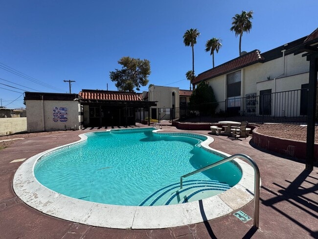 Building Photo - 1420 E Vegas Valley Dr