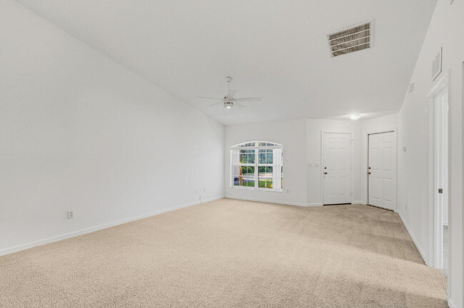 Building Photo - Quiet Cul De Sac location