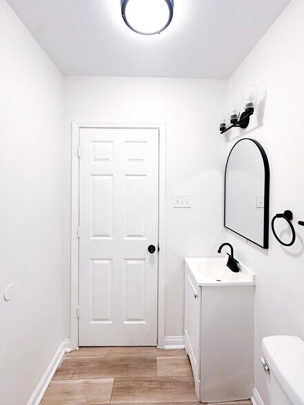 Building Photo - 2747 Armand Pl