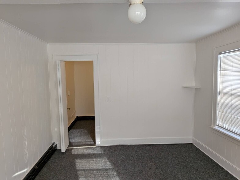 Building Photo - 42 Quaid Ave