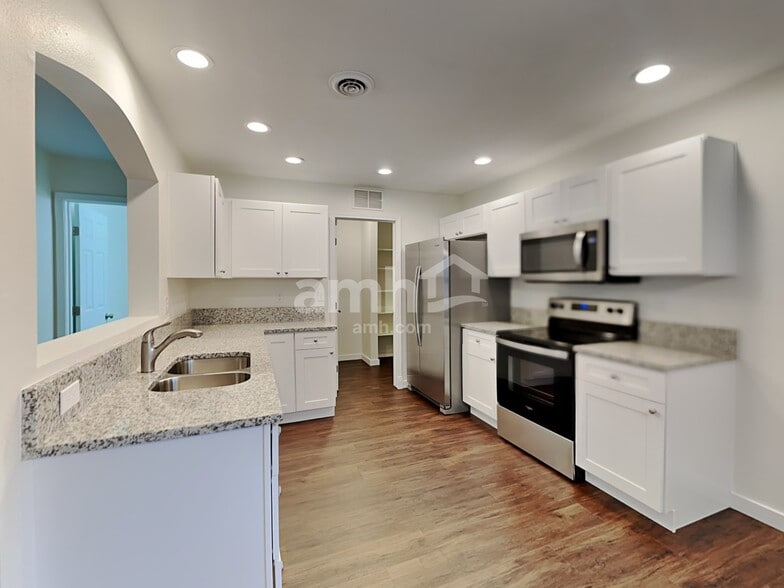 Building Photo - 96 W White Sands Dr