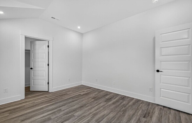 Building Photo - Modern Comfort in the Heart of Johns Island