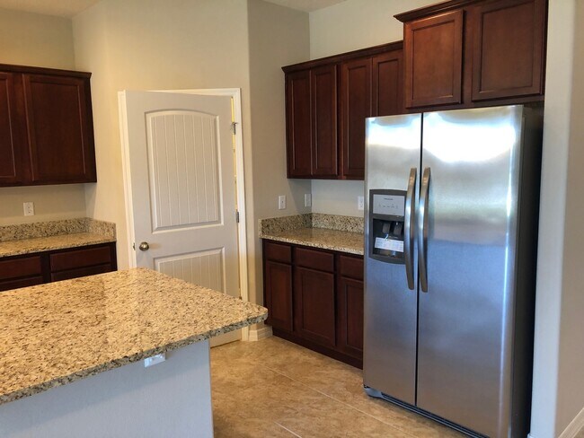 Building Photo - Gorgeous 4-Bedroom, 2-Bathroom  Home in Wi...