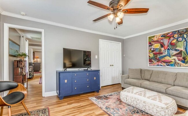 Building Photo - 605 48th St S