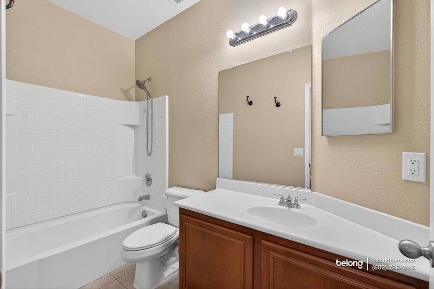 Building Photo - 5032 S Rovey Pkwy