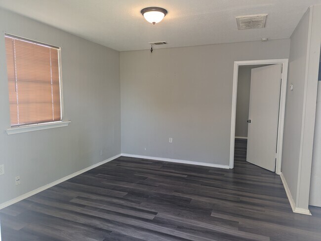 Building Photo - 1 Claremont Pl