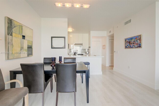 Building Photo - 2401 NE 65th St