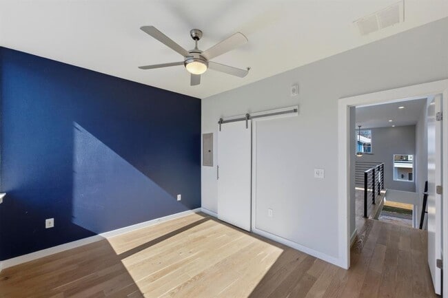 Building Photo - 2002 E 7th St