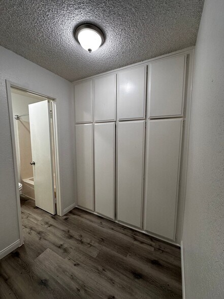 Building Photo - 5134 Glendora Ave