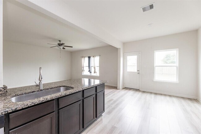 Building Photo - 541 Amberwood Pk Dr