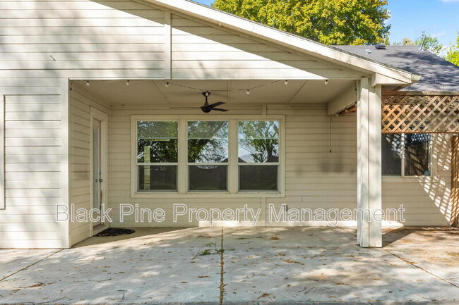 Building Photo - 4017 E Winterberry Dr