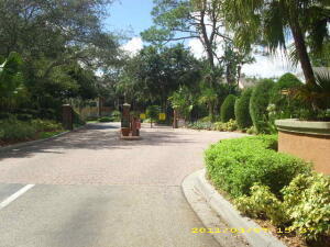 Building Photo - 225 S Tropical Trail